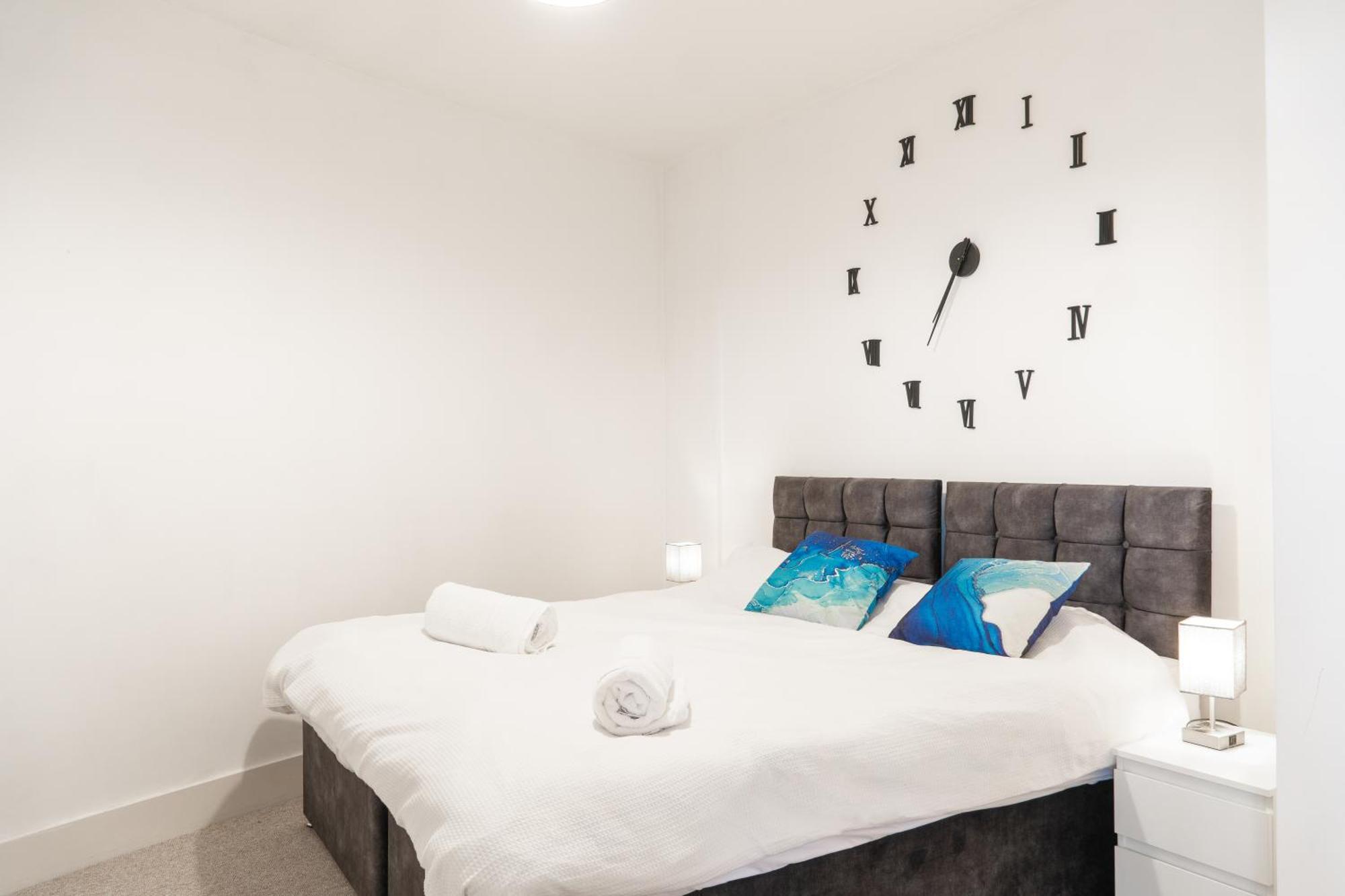 The Regency Suite - Modern 2-Bed 1-Bath Apartment Chertsey Exteriér fotografie