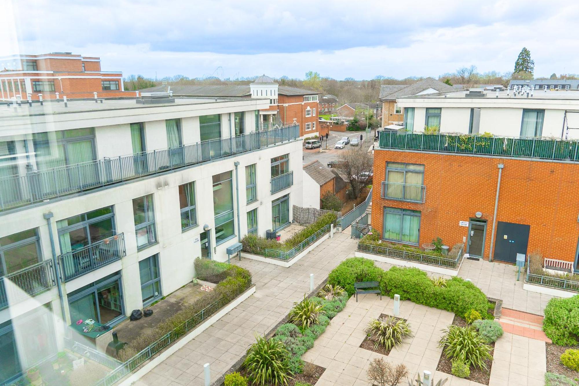 The Regency Suite - Modern 2-Bed 1-Bath Apartment Chertsey Exteriér fotografie
