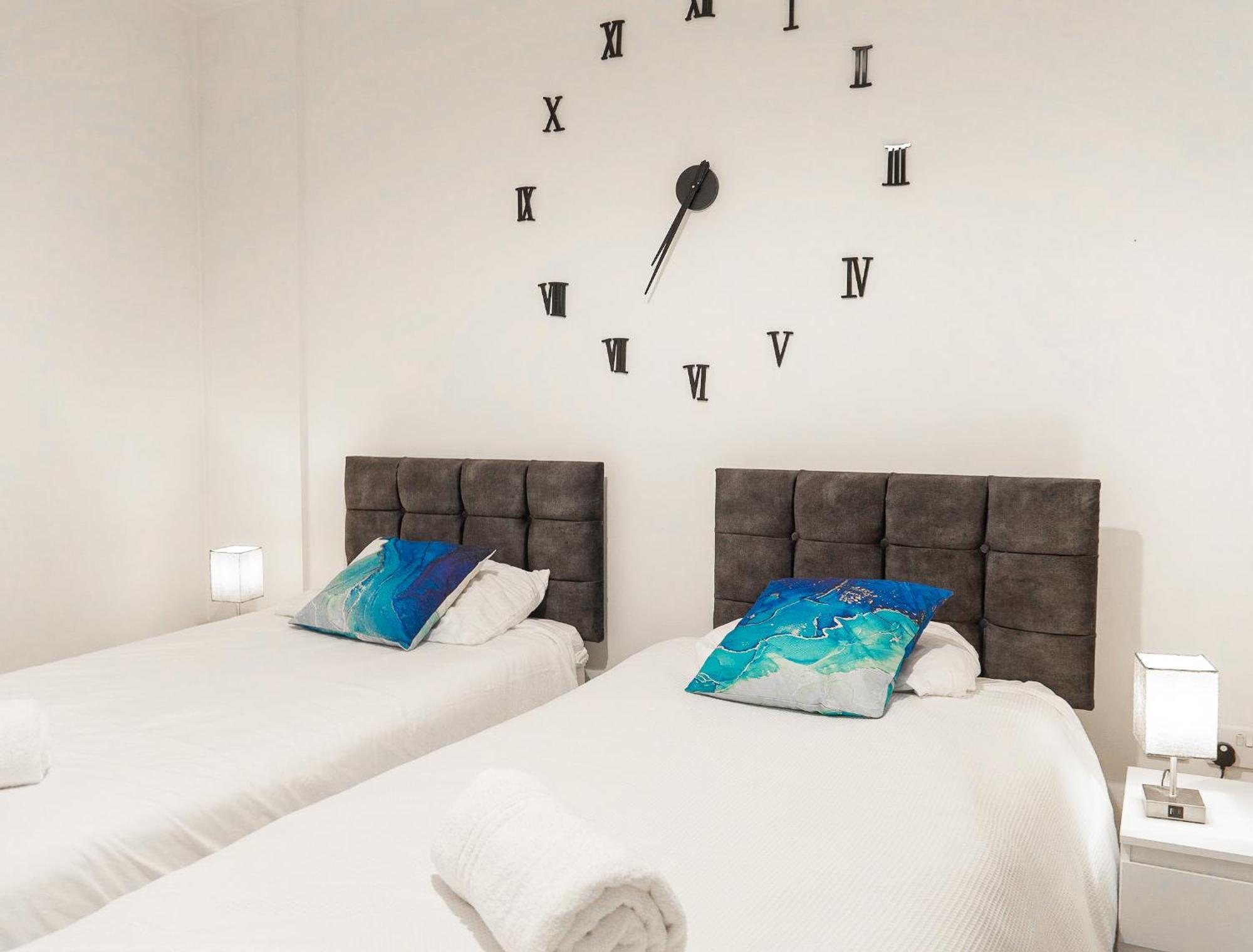 The Regency Suite - Modern 2-Bed 1-Bath Apartment Chertsey Exteriér fotografie