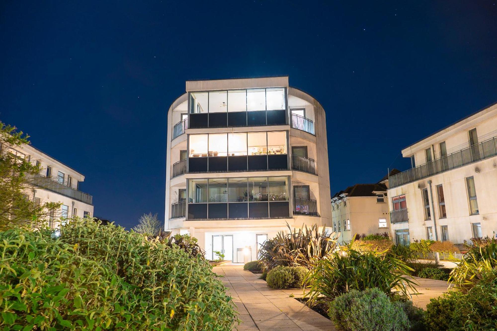 The Regency Suite - Modern 2-Bed 1-Bath Apartment Chertsey Exteriér fotografie